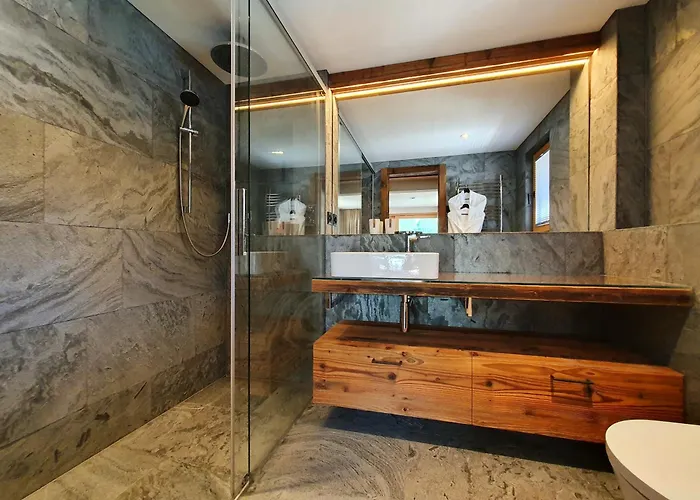 Luxury Engedi 萨斯费